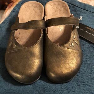 Vionic Mary Jane shoes